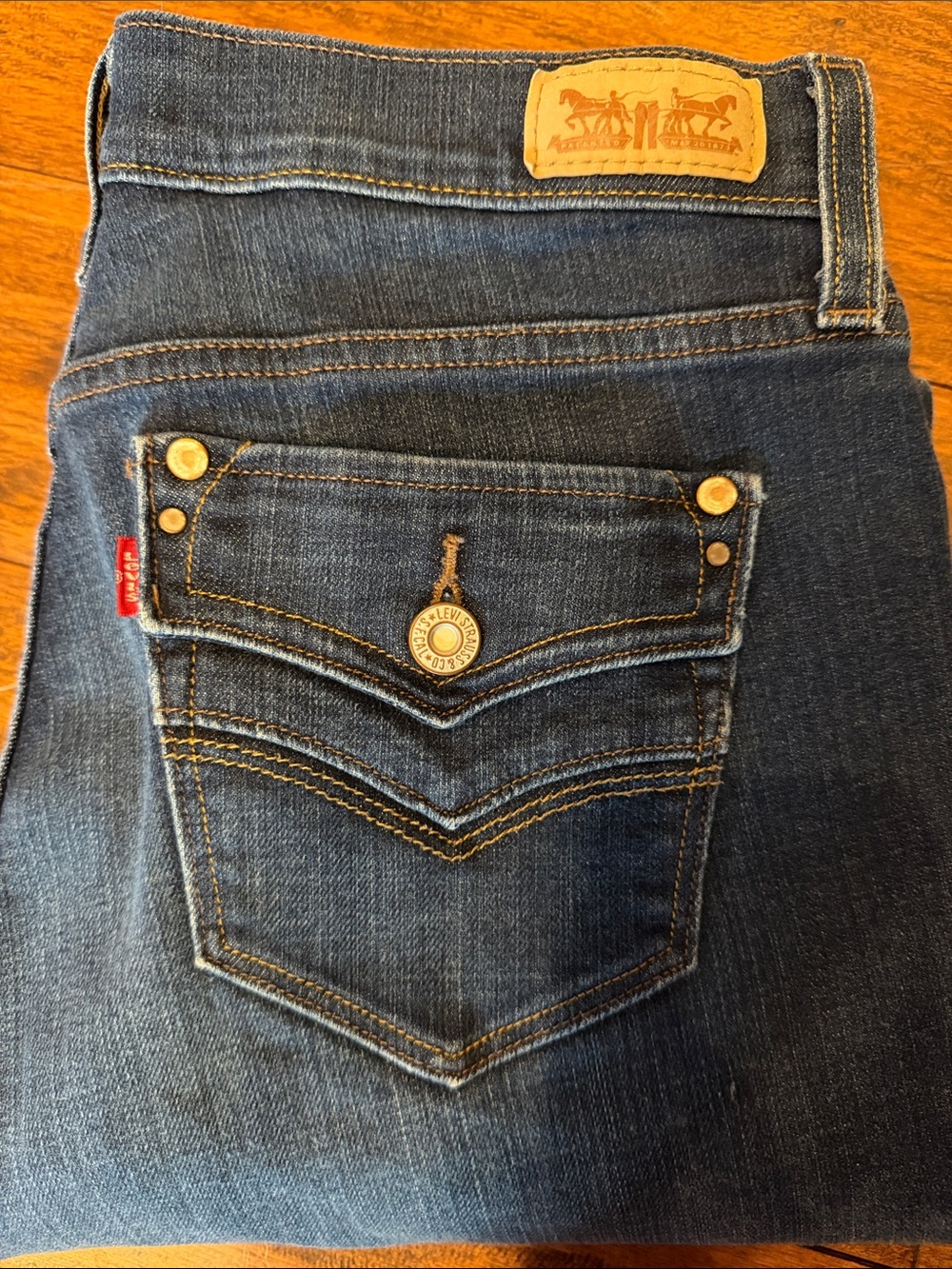 Levi's 505 Women's Dark Blue Bootcut Jeans with Contrast Stitching